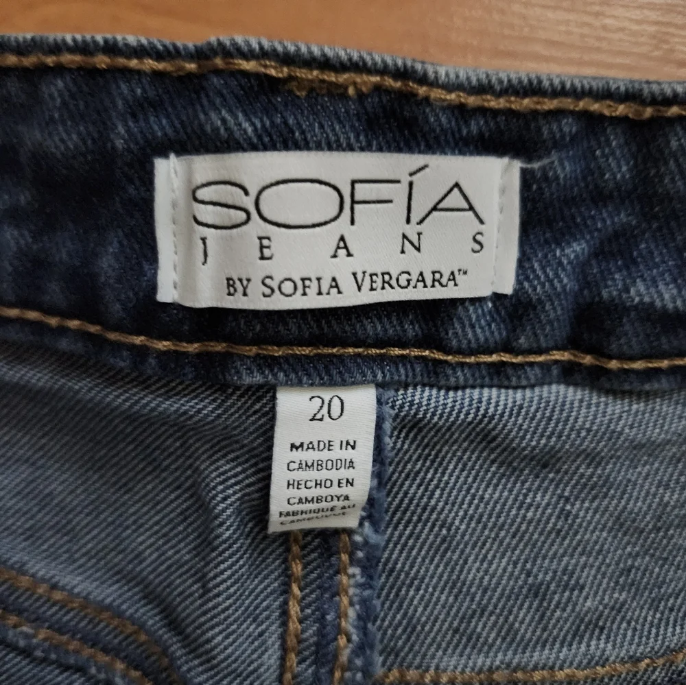Sofia Jeans Leslie Slim Straight Distressed Jeans Women’s Size 20W Dark Wash Str